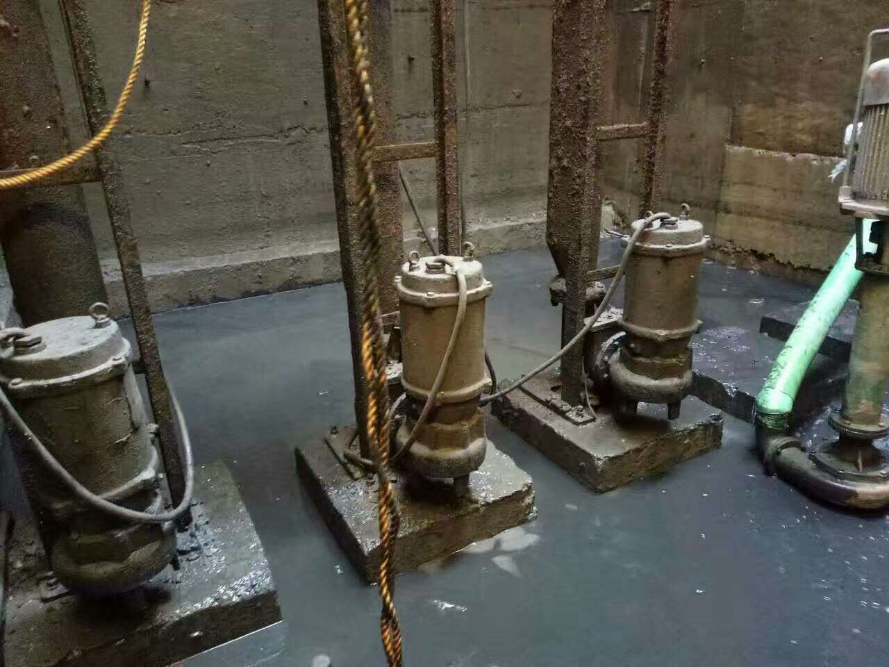 榕城污水池清理