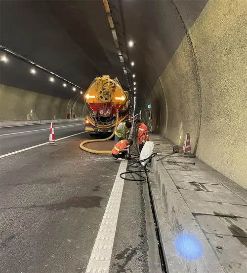 榕城隧道排水渠清淤